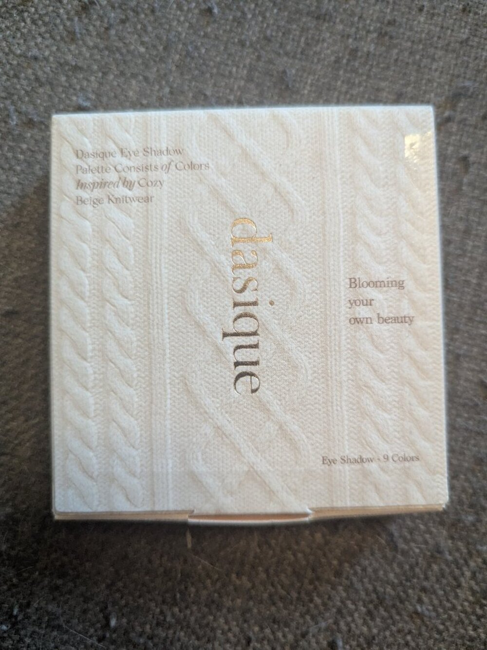 Dasique #15 Beige Knit 9-Color Eyeshadow Palette
